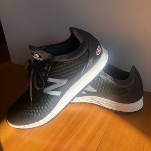 New Balance Men’s shoes 10.5 Calgary Flames